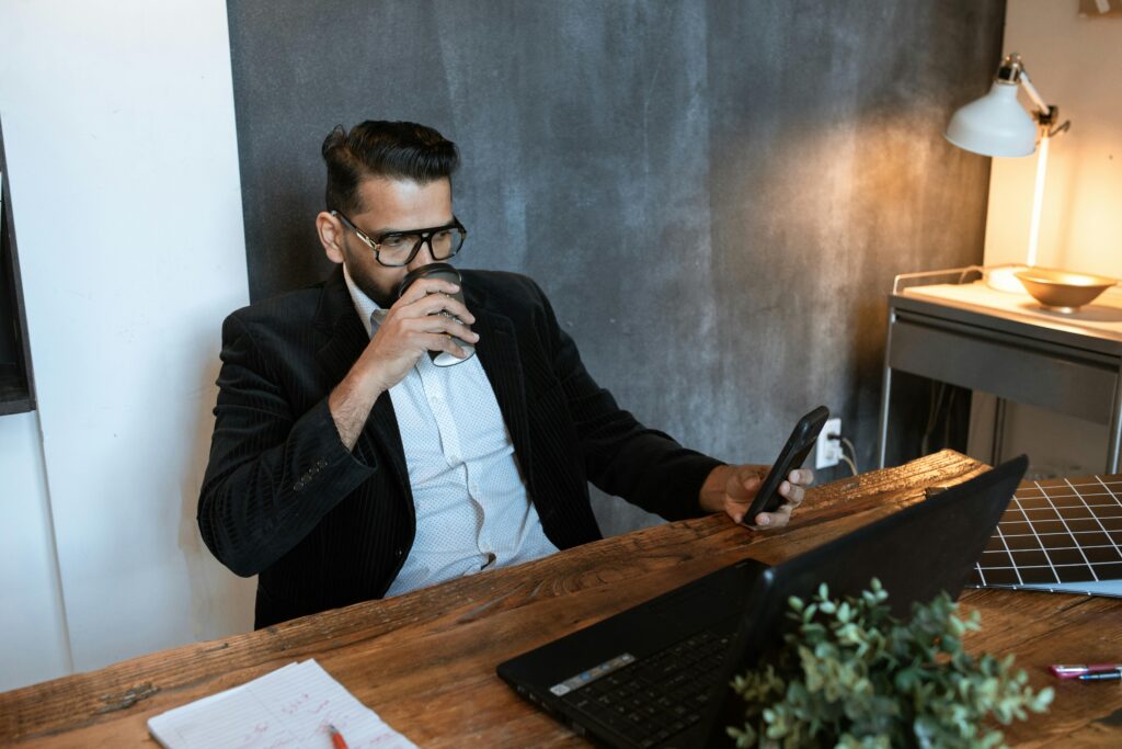 Koffie drinken in de middag tegen vermoeidheid